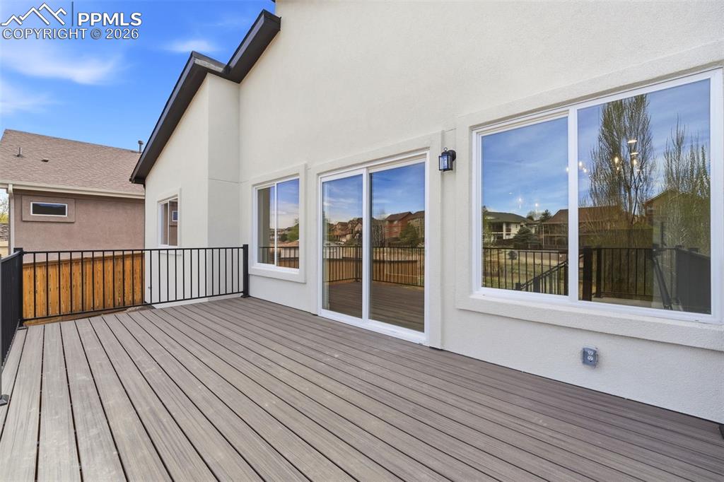 Image 31 of 41: Deck