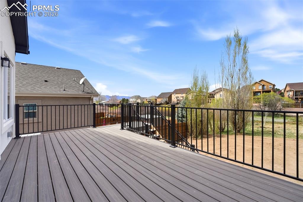 Image 32 of 41: Deck