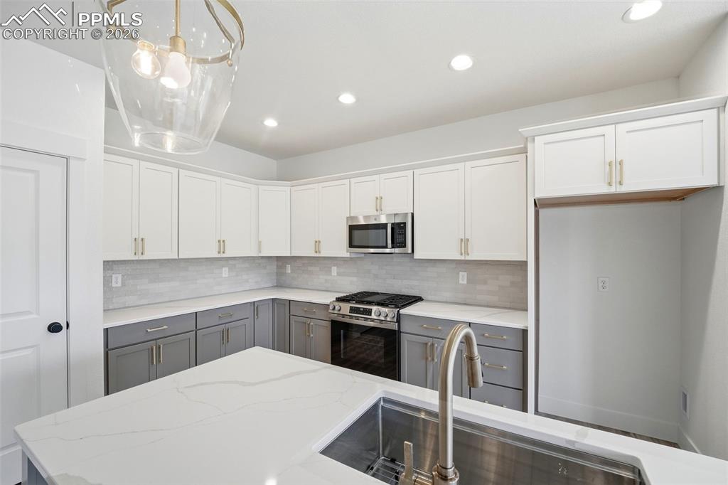 Image 6 of 41: Kitchen