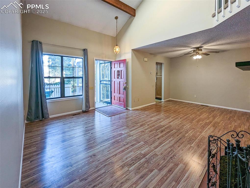 Image 12 of 27: Living Room