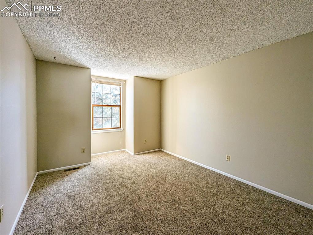 Image 19 of 27: Upstairs Bedroom
