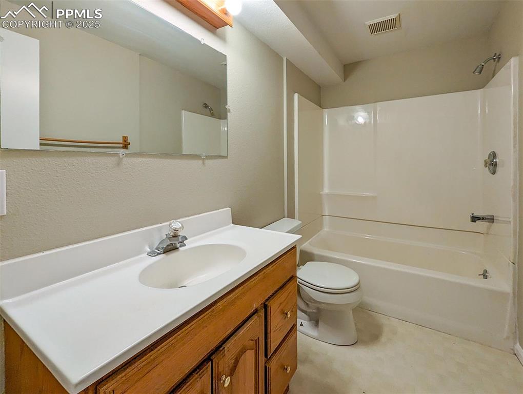 Image 24 of 27: Basement Full Bathroom