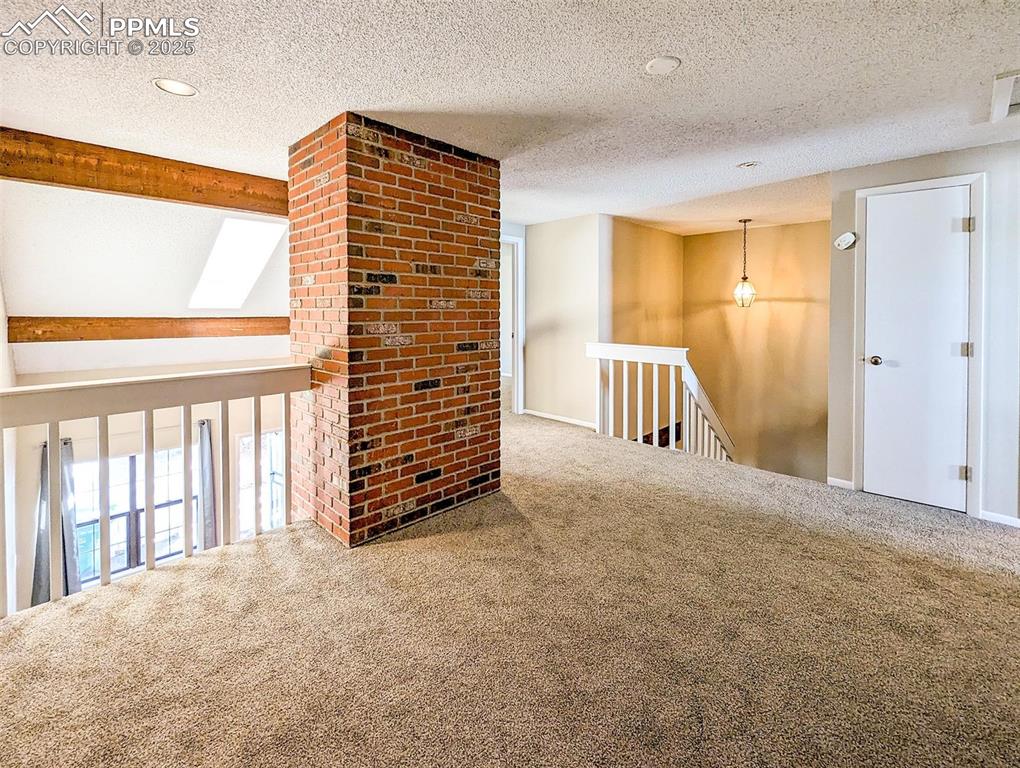 Image 3 of 27: Loft