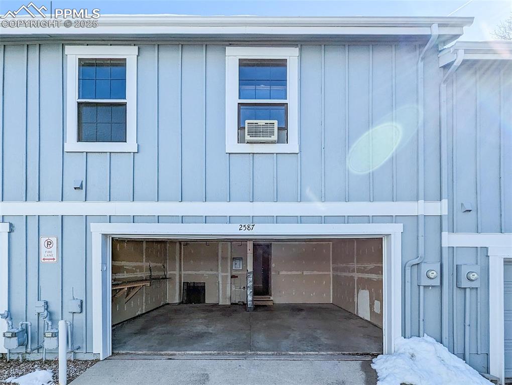 Image 5 of 27: 2 Car Attached Garage