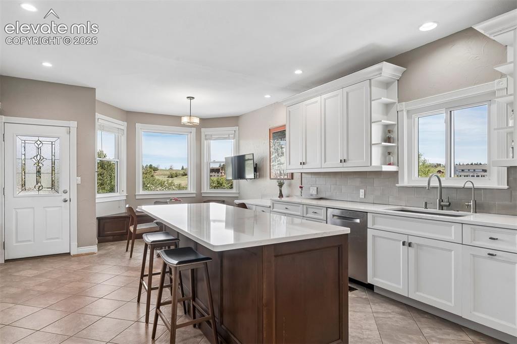 Image 10 of 46: Kitchen