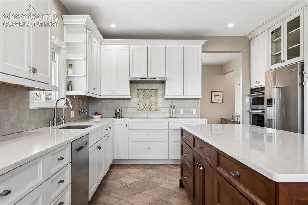 Image 11 of 46: Kitchen
