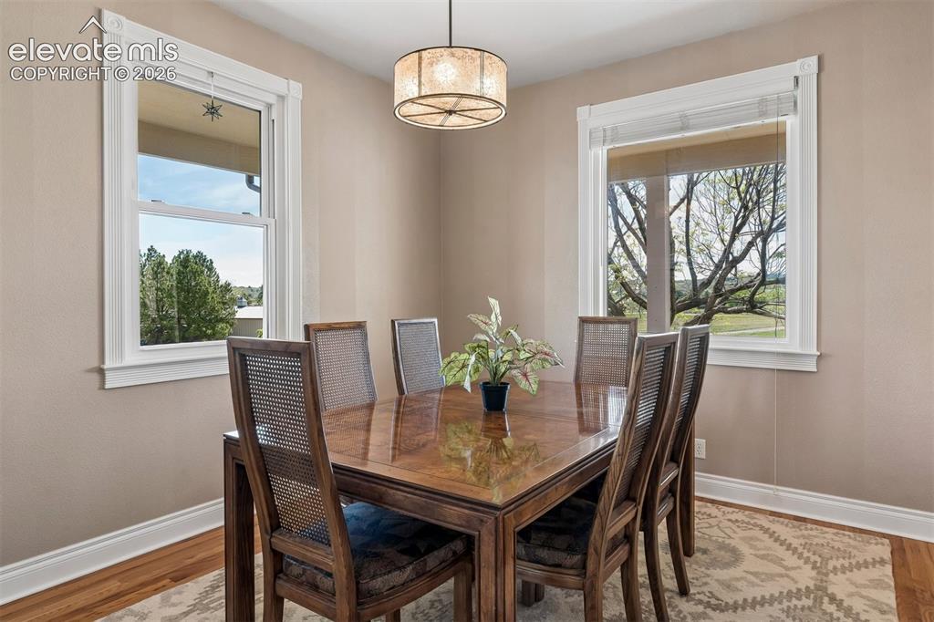 Image 14 of 46: Dining Area
