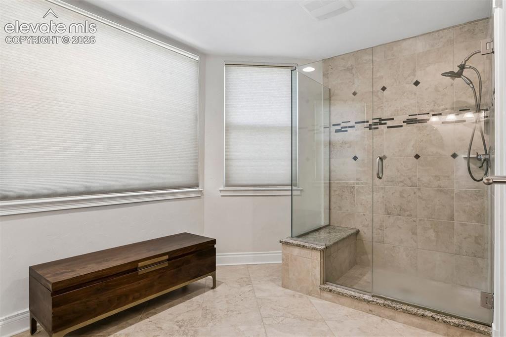 Image 19 of 46: Bathroom