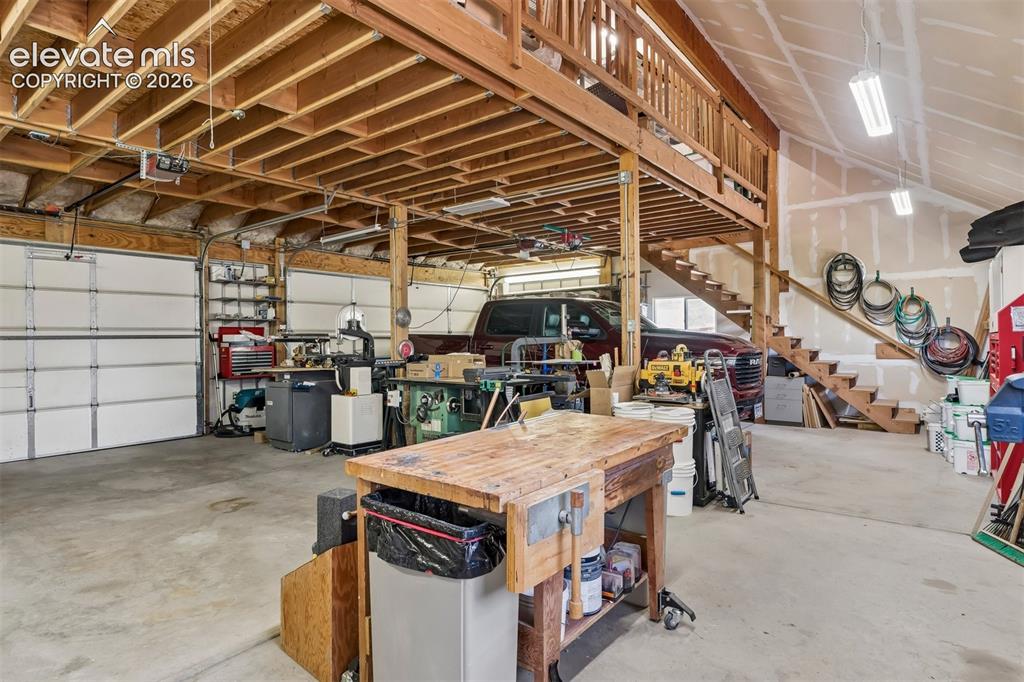 Image 35 of 46: Garage