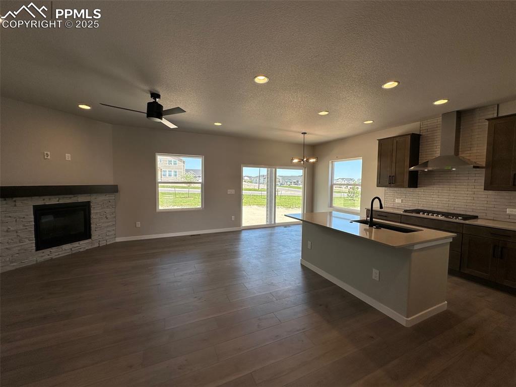 Image 3 of 20: Kitchen