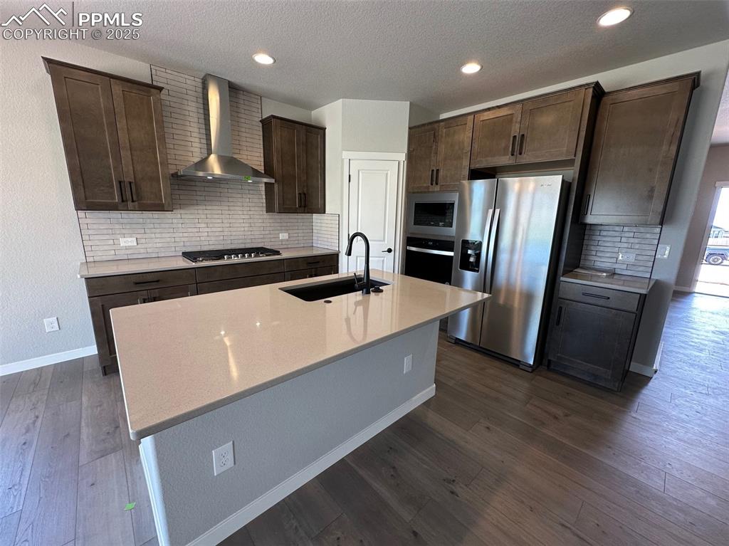 Image 4 of 20: Kitchen