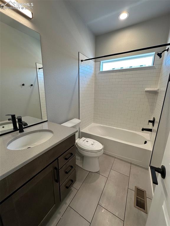 Image 8 of 20: Bathroom
