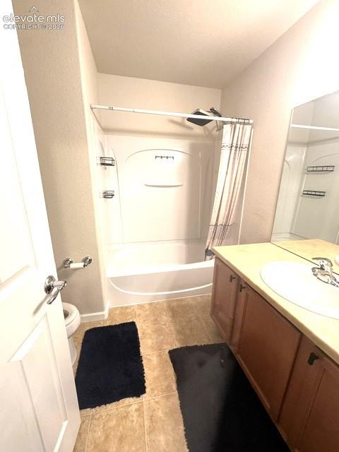 Image 20 of 25: Bathroom