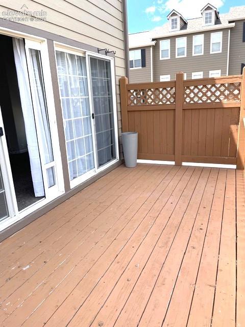 Image 22 of 25: Deck