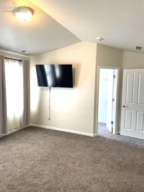 Image 7 of 25: Living Room