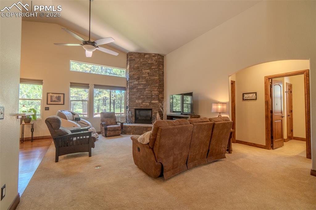 Image 10 of 50: Living Room