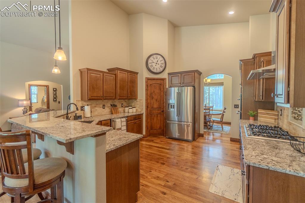 Image 14 of 50: Kitchen