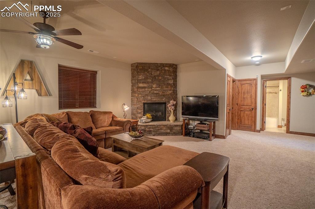 Image 30 of 50: Living Room