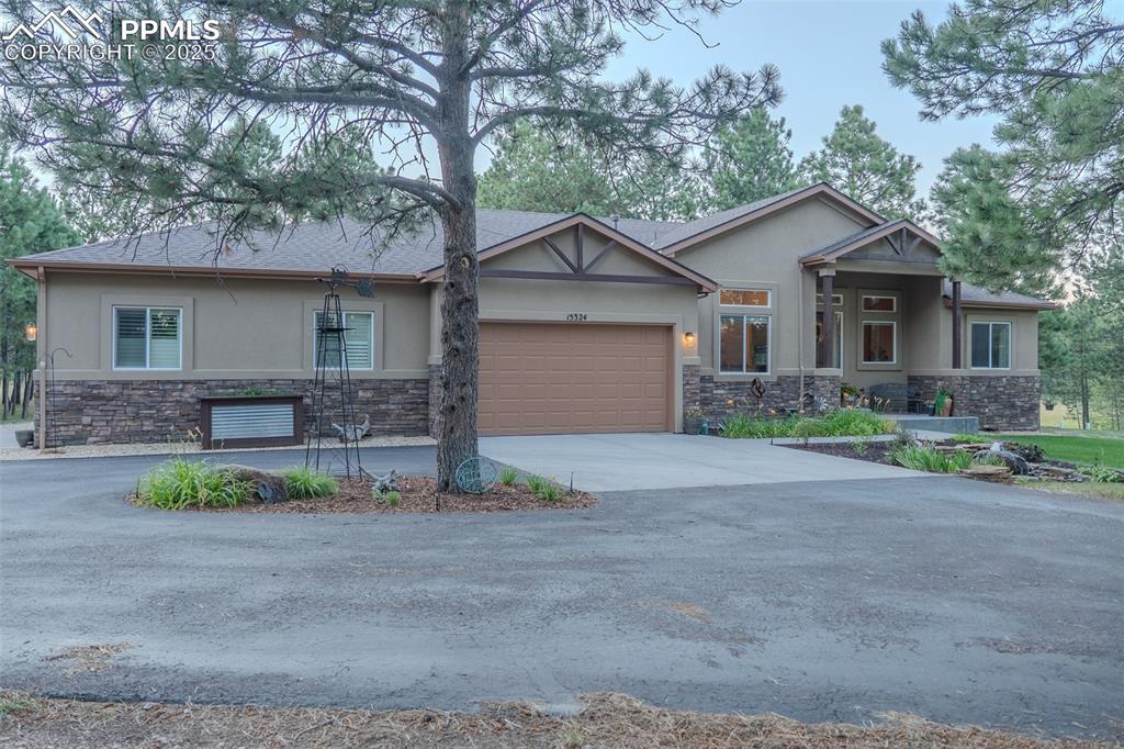 Image 4 of 50: Front of Structure