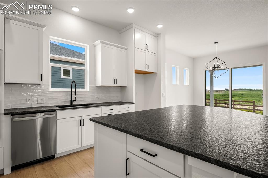 Image 10 of 43: Kitchen