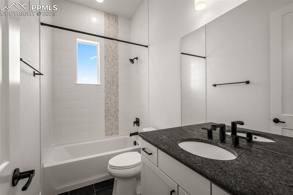 Image 26 of 43: Bathroom