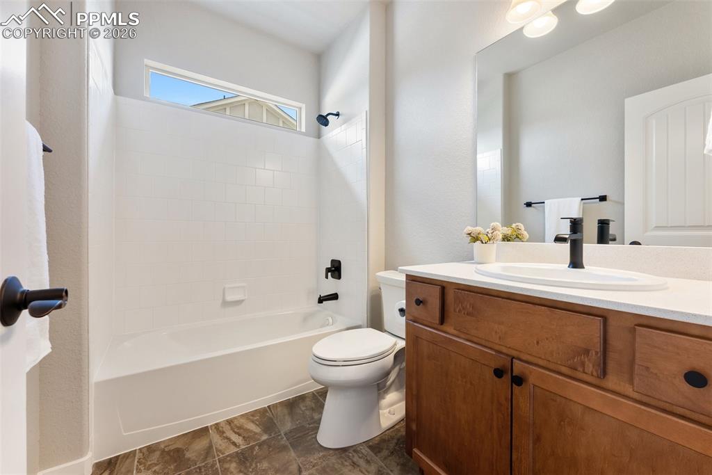 Image 15 of 46: Bathroom