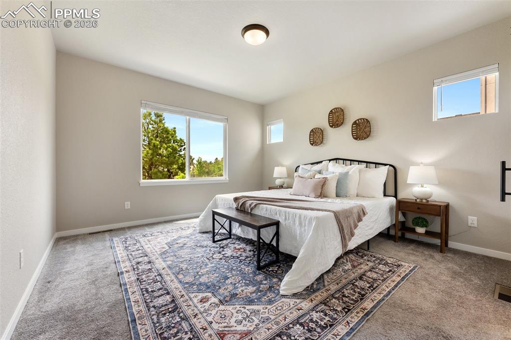 Image 19 of 46: Bedroom