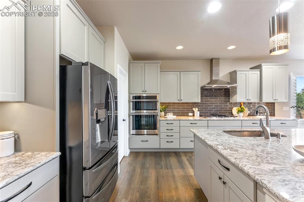 Image 2 of 46: Kitchen