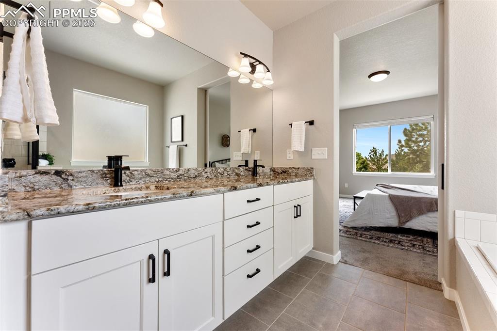 Image 23 of 46: Bathroom