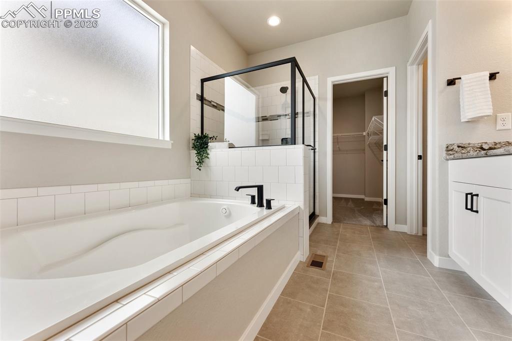 Image 25 of 46: Bathroom