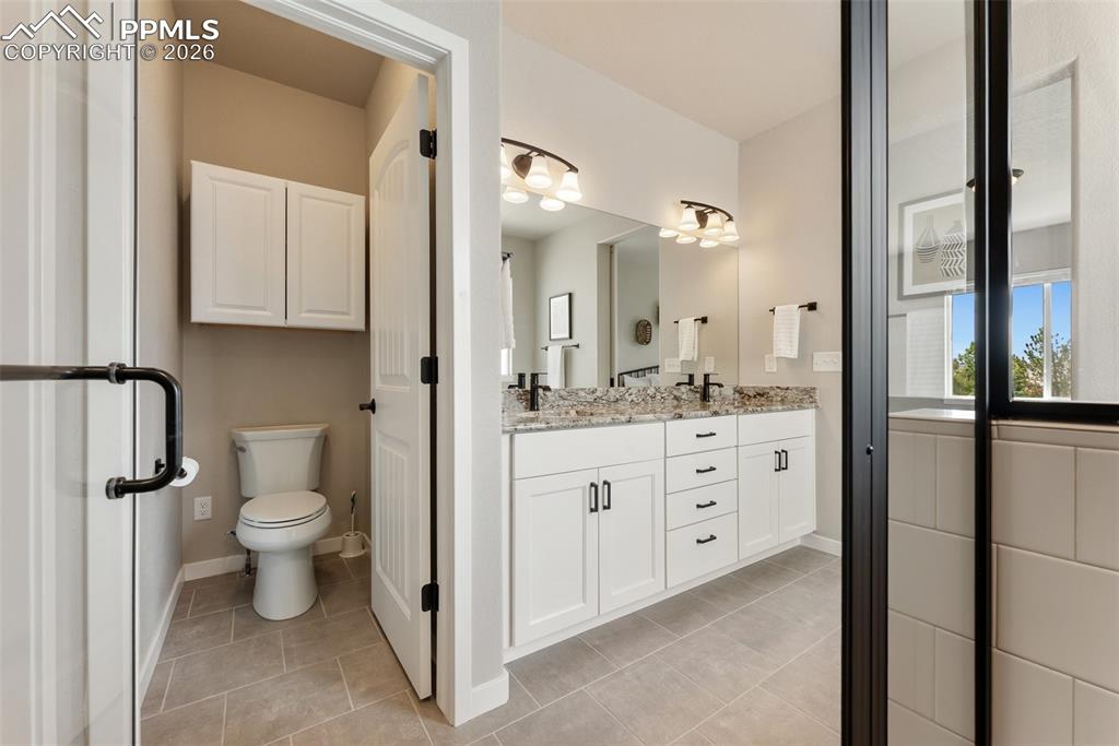 Image 27 of 46: Bathroom