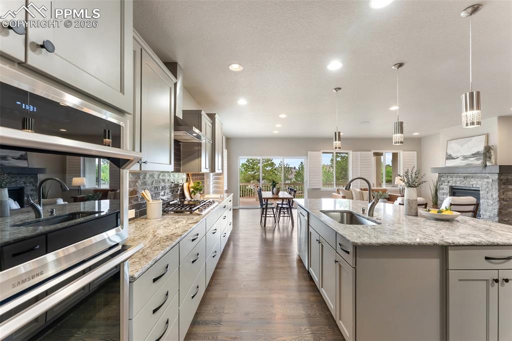 Image 3 of 46: Kitchen