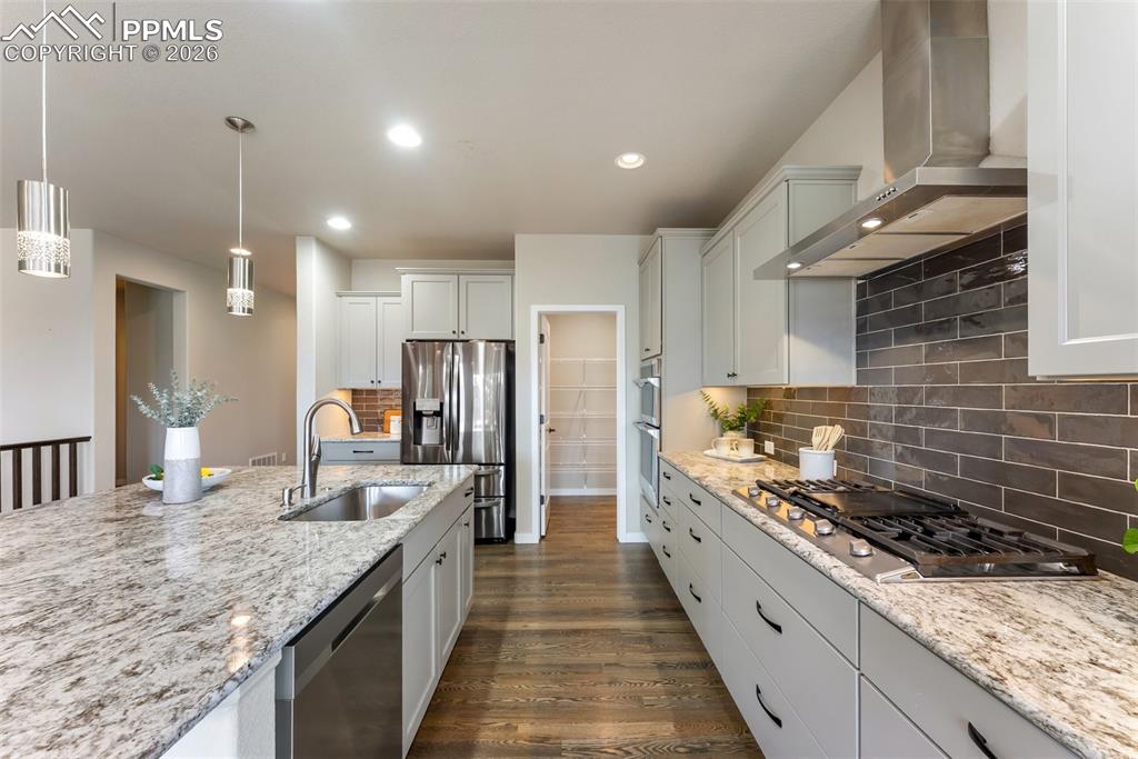 Image 4 of 46: Kitchen