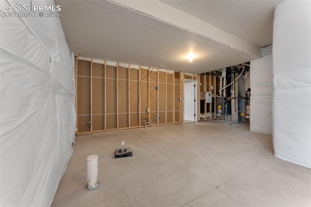 Image 41 of 46: Utility Room