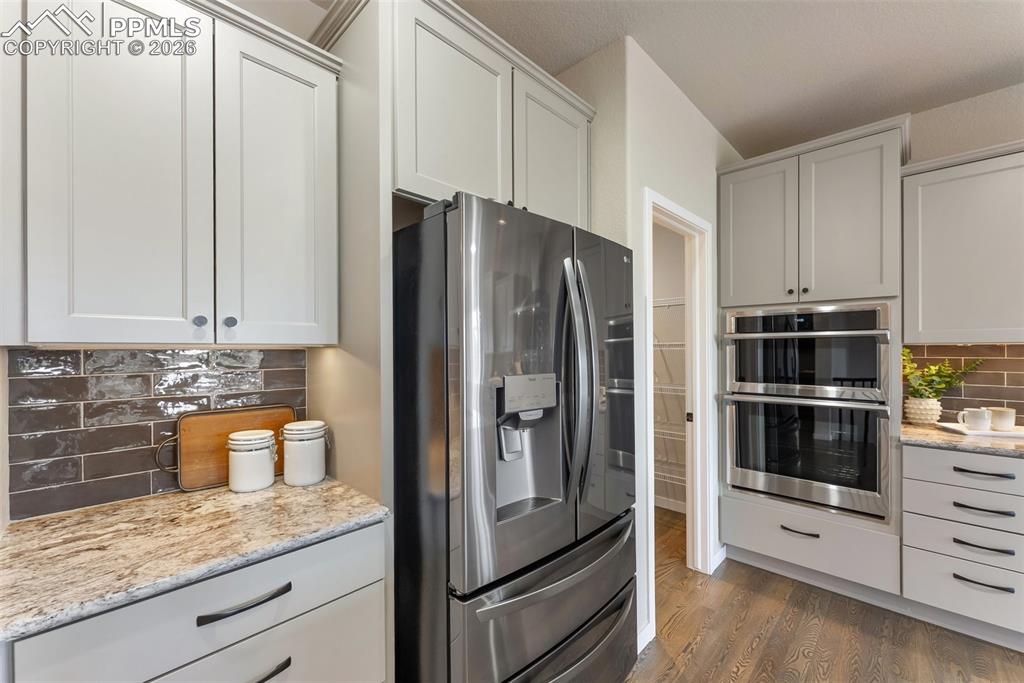 Image 6 of 46: Kitchen