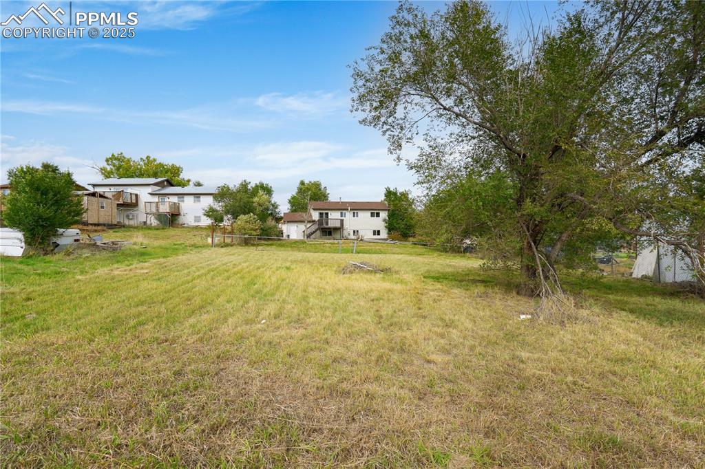 Image 25 of 34: View of yard