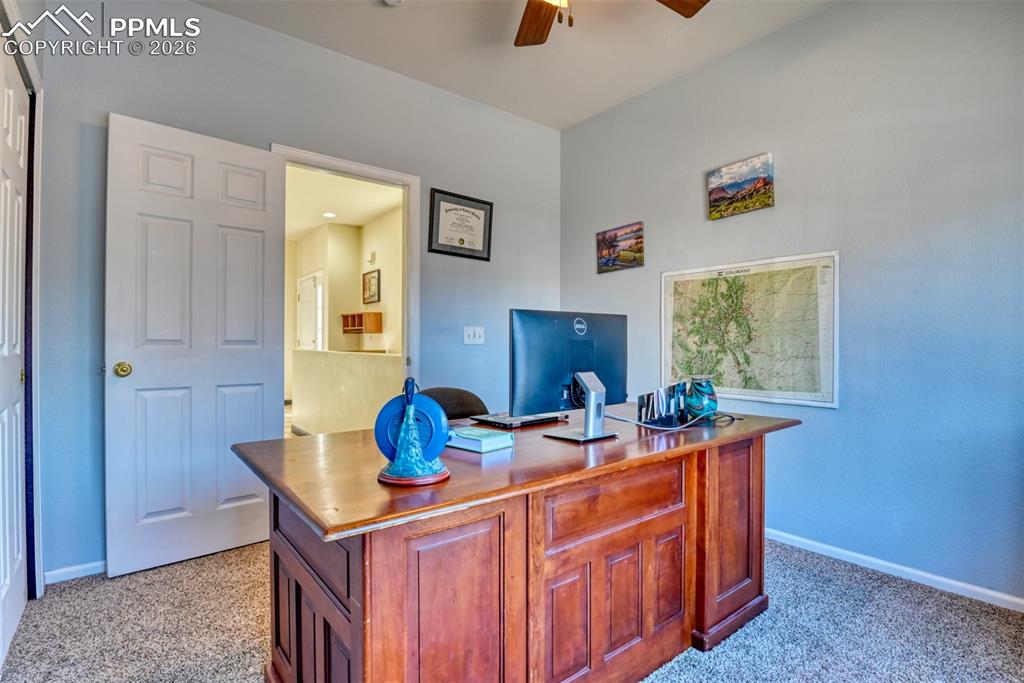 Image 17 of 33: Office