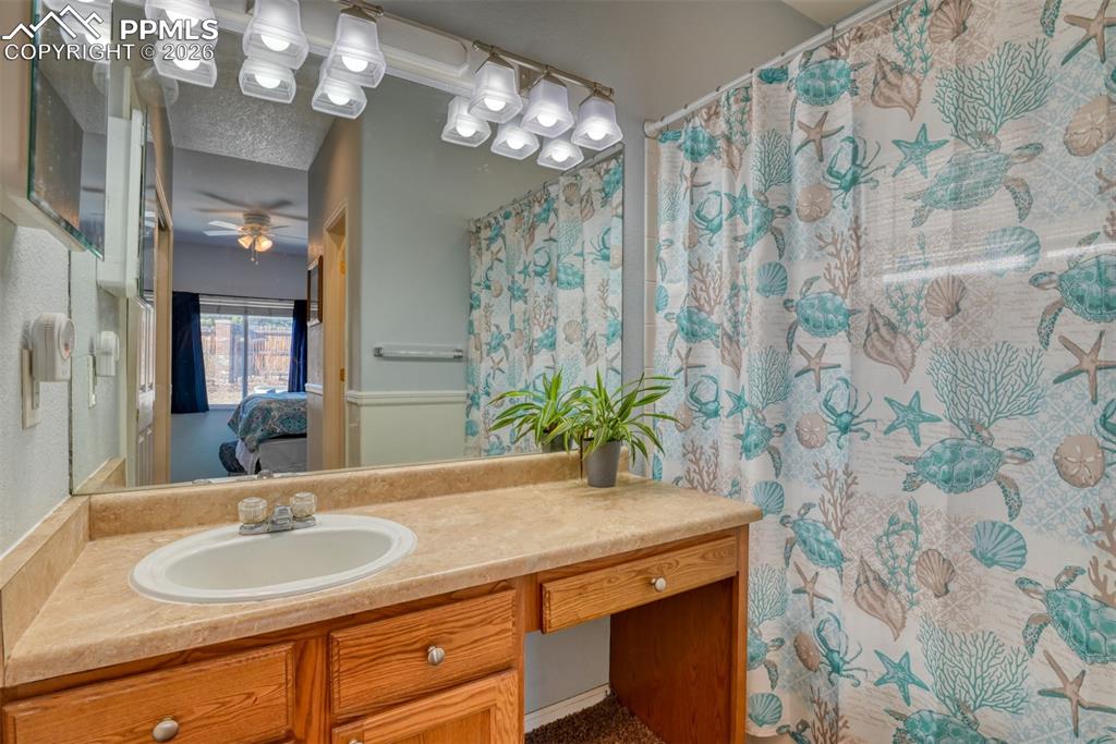 Image 25 of 33: Primary bath