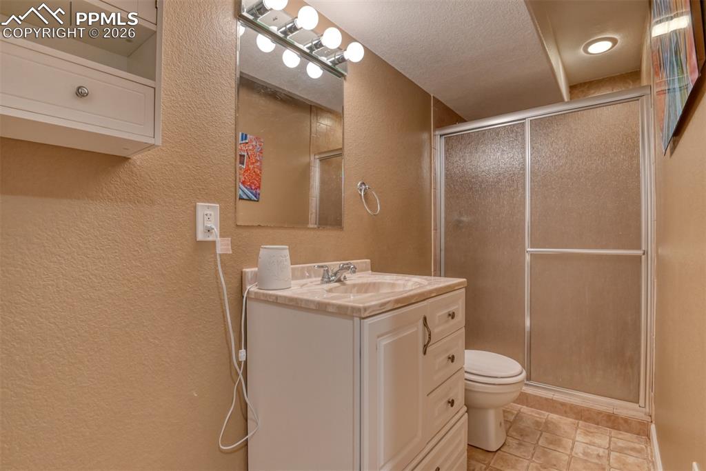 Image 27 of 33: Basement bath