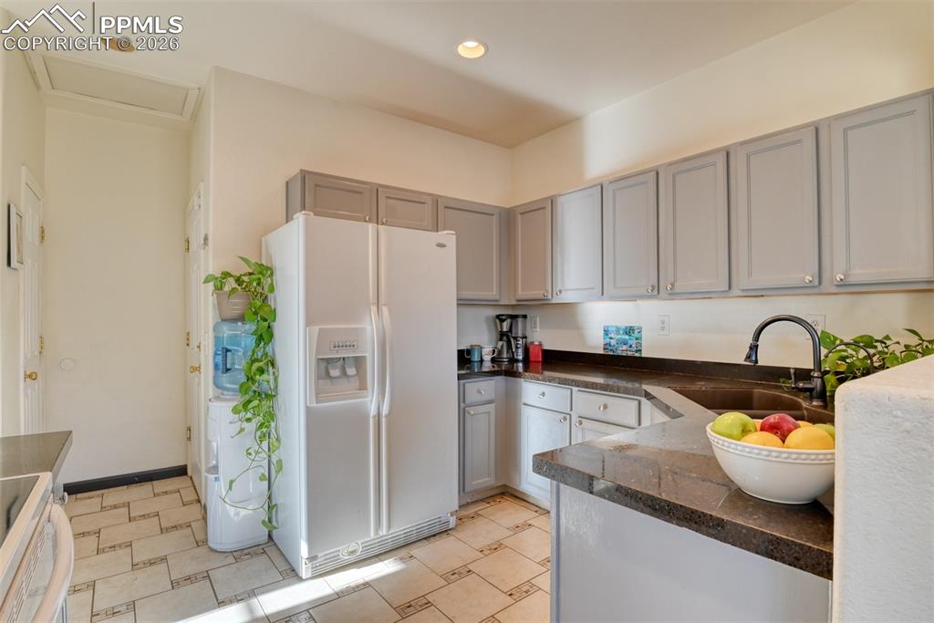 Image 3 of 33: Kitchen