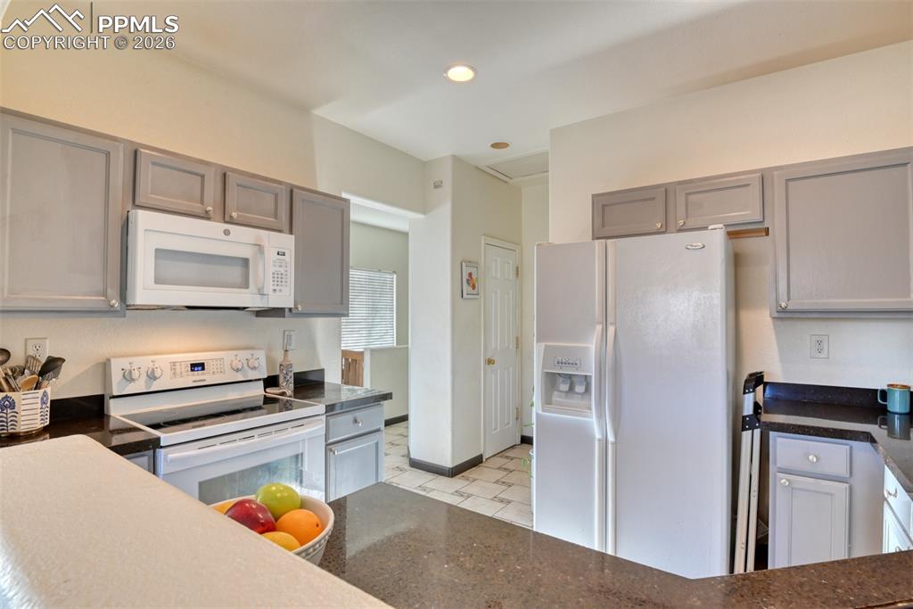 Image 4 of 33: Kitchen