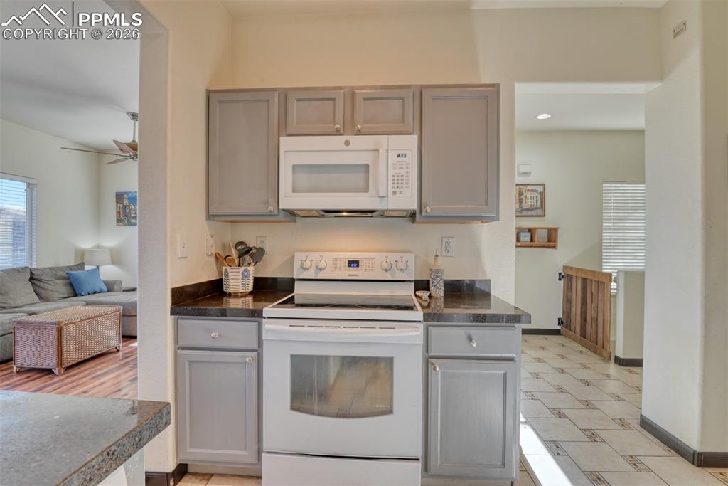 Image 6 of 33: Kitchen