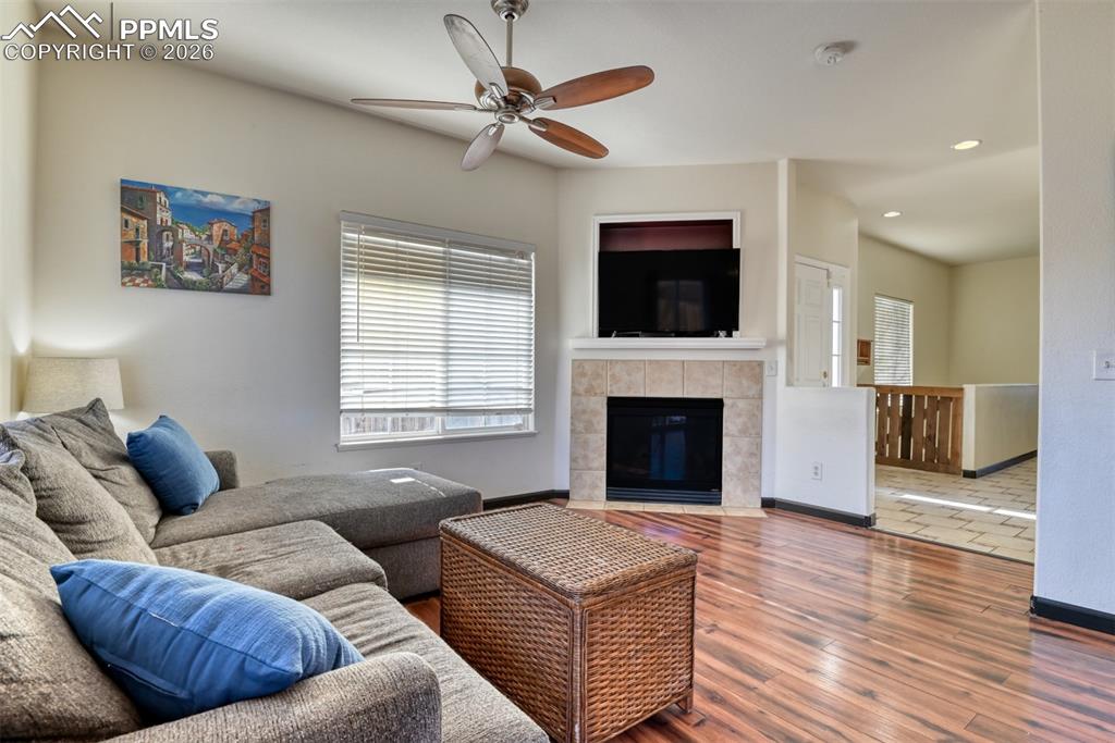 Image 9 of 33: Living Room