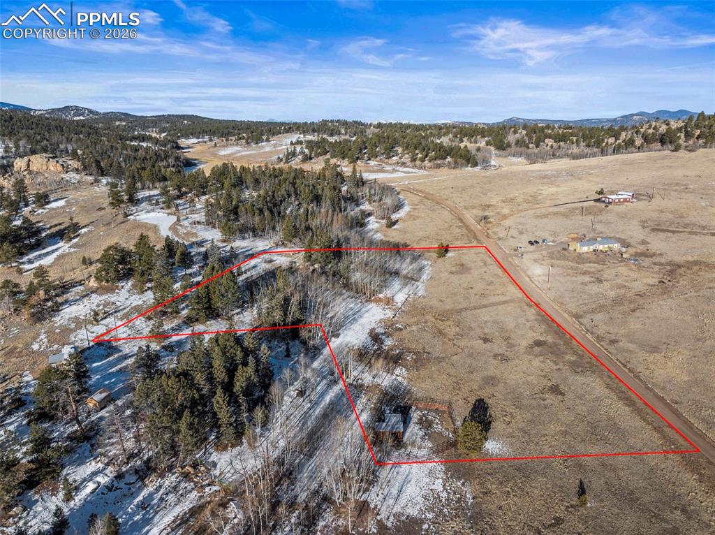 Image 15 of 25: Overview of rural landscape with mountains and property boundaries highligh