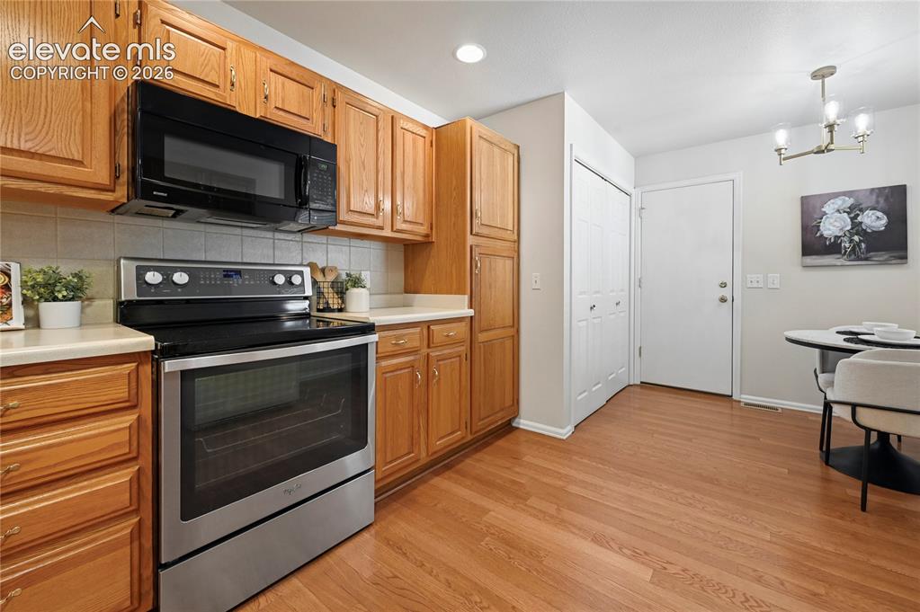 Image 8 of 48: Kitchen