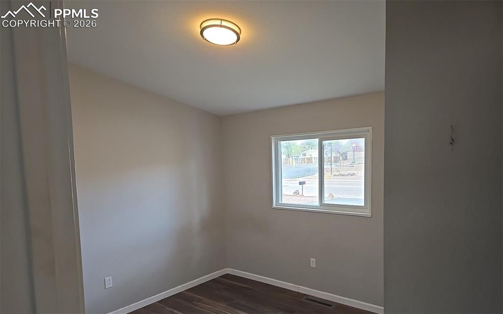 Image 9 of 12: Bathroom