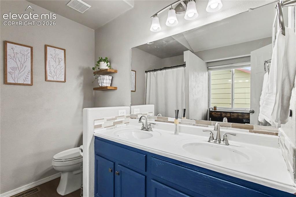 Image 12 of 26: Bathroom