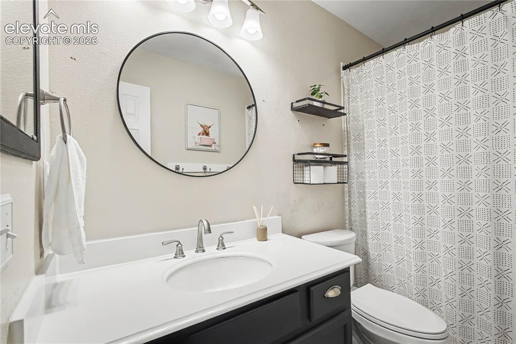 Image 14 of 26: Bathroom