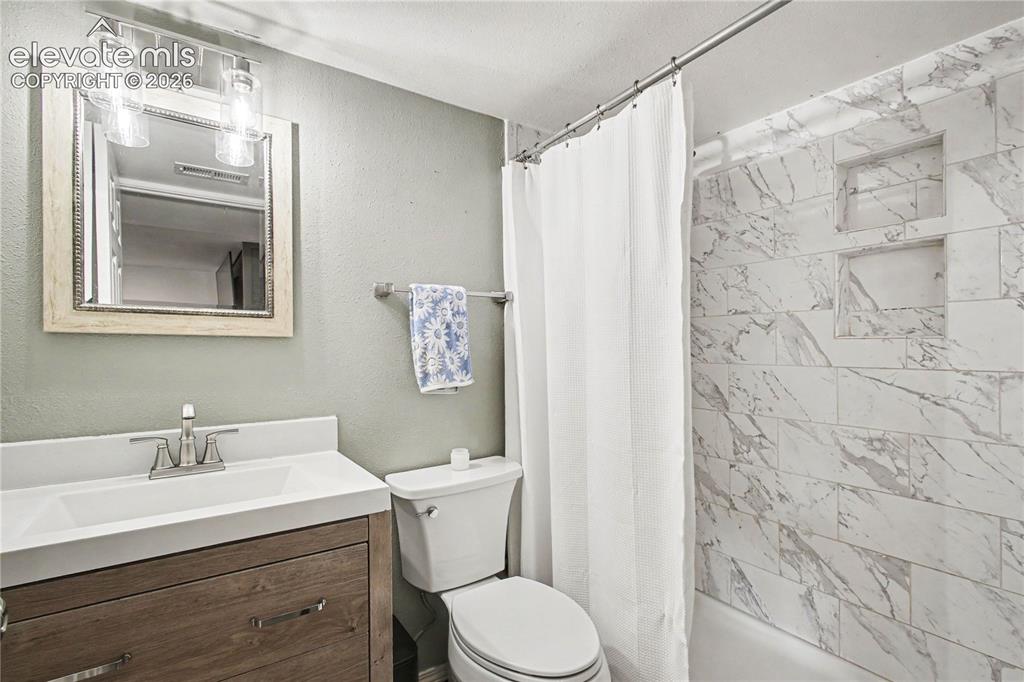 Image 21 of 26: Bathroom