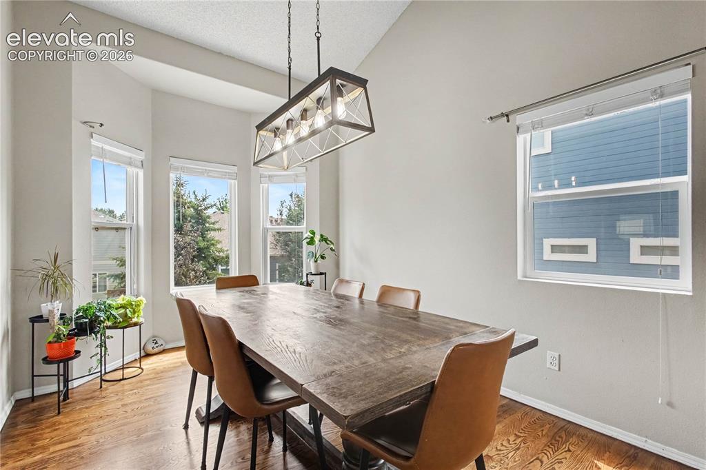 Image 4 of 26: Dining Area